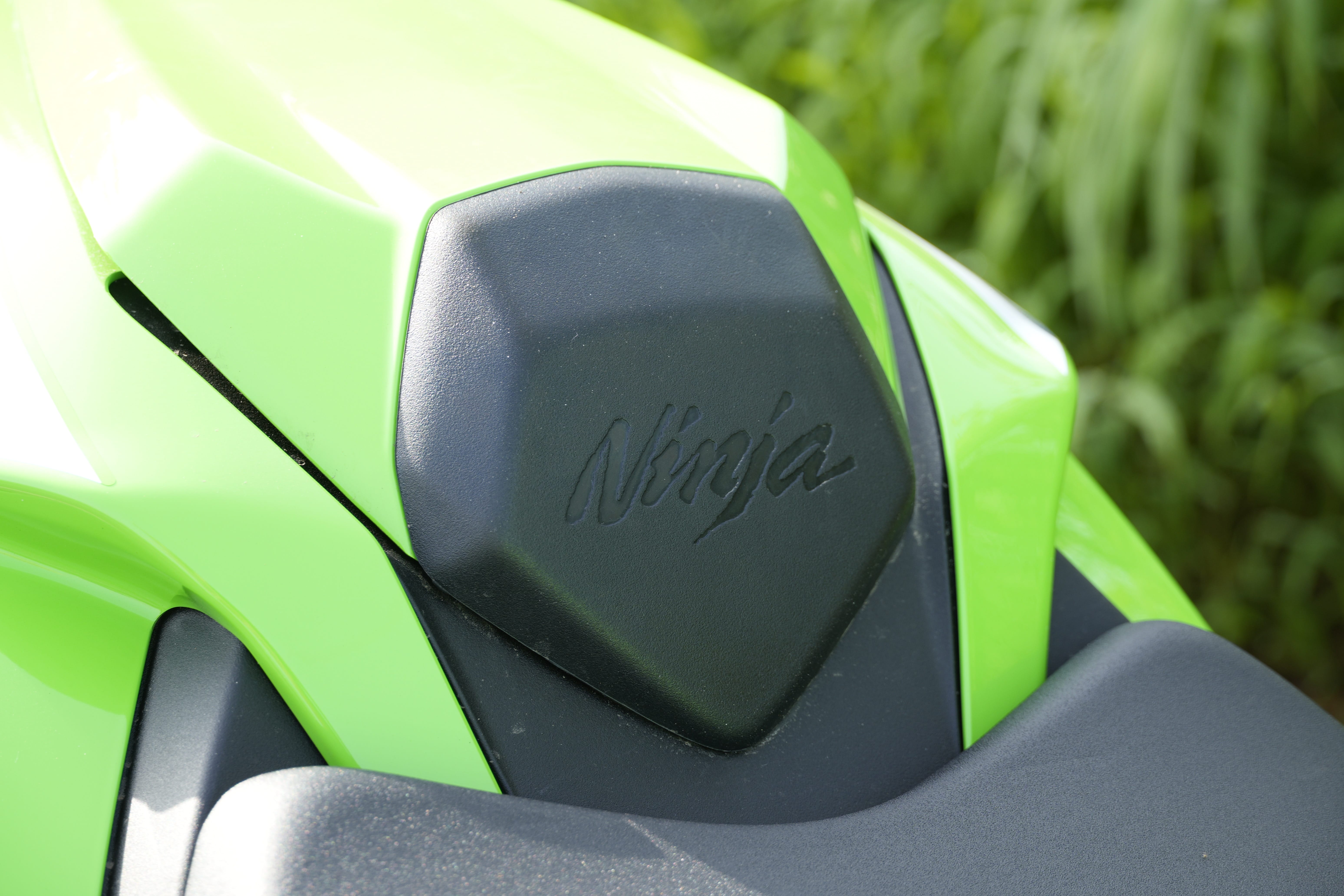 かぶきんページ Kawasaki Ninja ZX-6R Fuel Tank Shot Image – Ninja ZX-6R Photos in